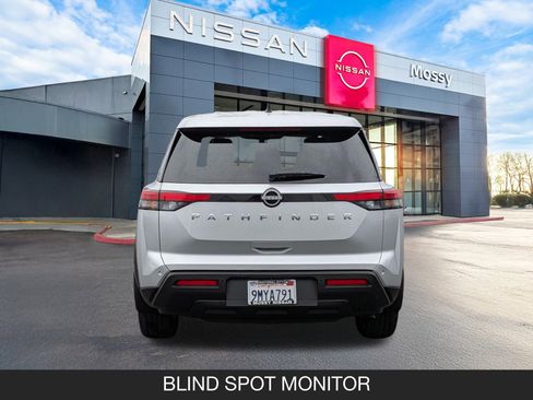 Certified 2024 Nissan Pathfinder S image 9