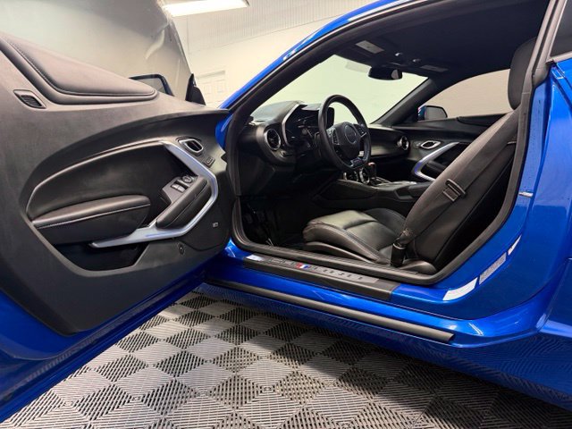 Used 2018 Chevrolet Camaro SS RWD image 11