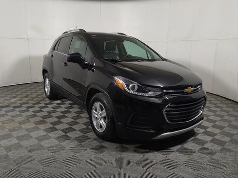 Used 2020 Chevrolet Trax LT w/ LT Convenience Package FWD image 14