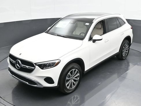 Used 2025 Mercedes-Benz GLC 300 4MATIC image 40