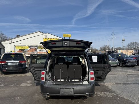 Used 2017 Ford Flex SE FWD image 22