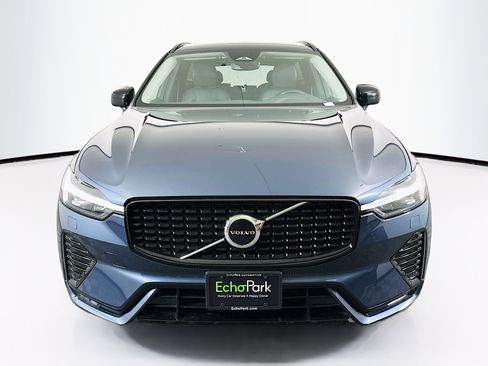 Used 2025 Volvo XC60 B5 Core image 2