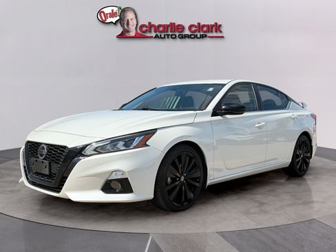 Certified 2022 Nissan Altima 2.5 SR w/ Midnight Edition Package FWD image 1