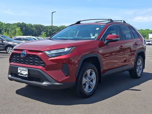 Used 2023 Toyota RAV4 XLE AWD/4WD image 3