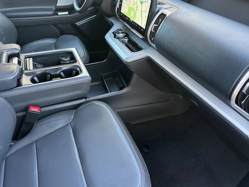 Used 2025 Ford Expedition Active AWD/4WD image 20