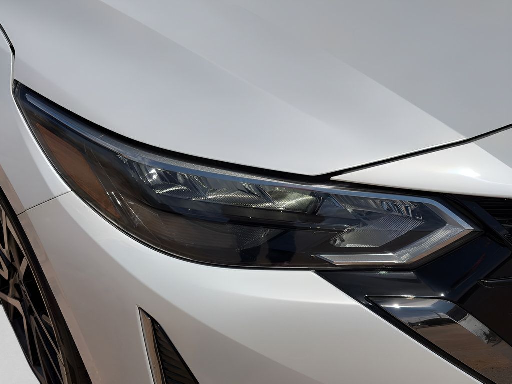 Used 2025 Nissan Sentra SR FWD image 9