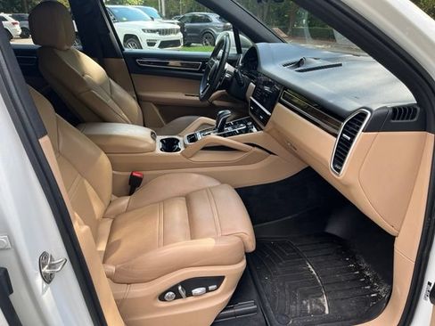 Used 2020 Porsche Cayenne AWD/4WD image 11