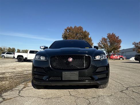 Used 2020 Jaguar F-PACE Prestige image 3