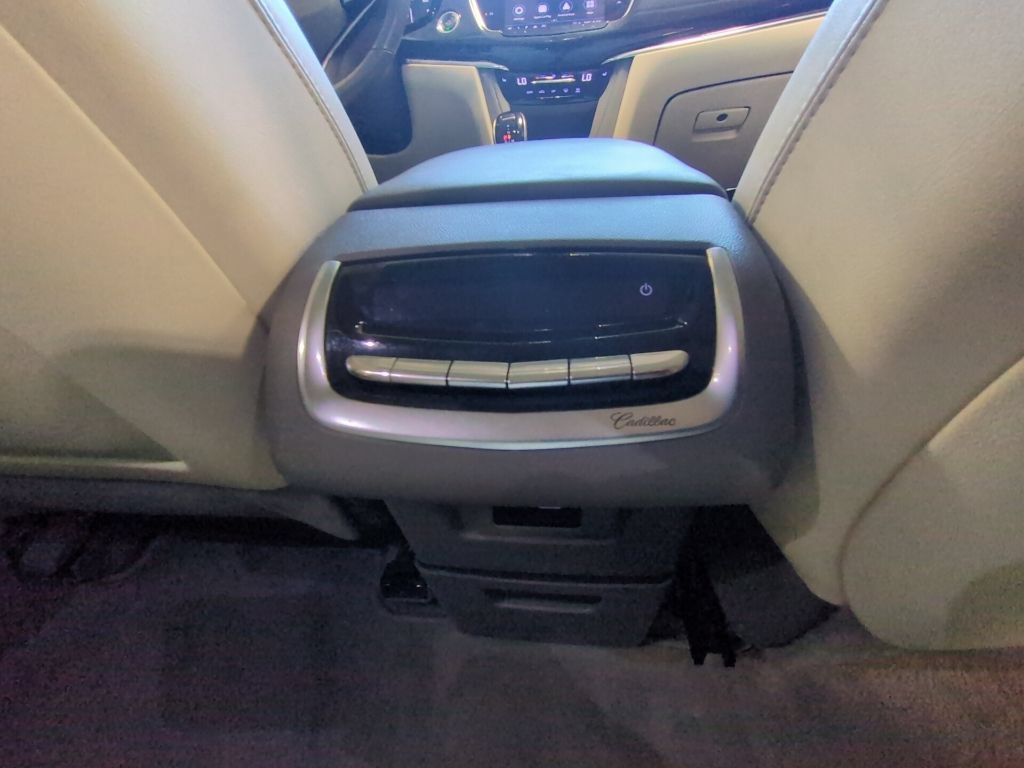 Used 2022 Cadillac XT6 Premium Luxury FWD image 25