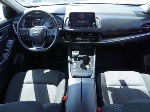 Certified 2025 Nissan Rogue SV FWD image 11