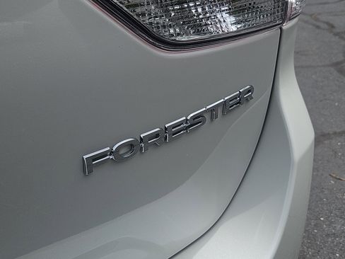 Used 2022 Subaru Forester Premium AWD/4WD image 5