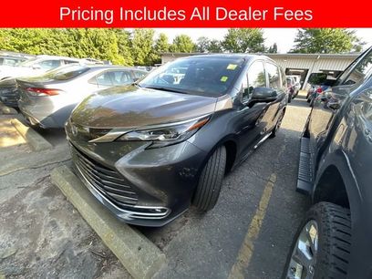Used 2025 Toyota Sienna Platinum