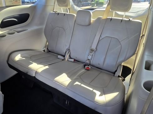 Used 2021 Chrysler Voyager Lxi image 17