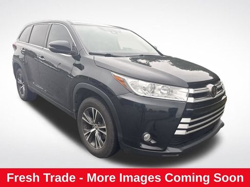 Used 2017 Toyota Highlander Plus FWD image 1
