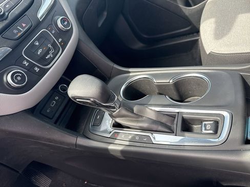 Used 2022 Chevrolet Equinox LS image 17