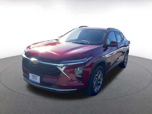 Used 2025 Chevrolet Trax LT w/ LT Convenience Package image 7