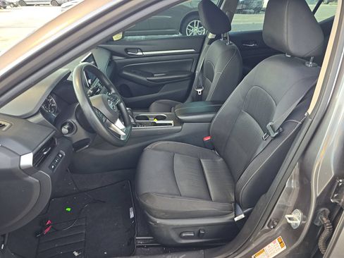 Used 2022 Nissan Altima 2.5 SV FWD image 10