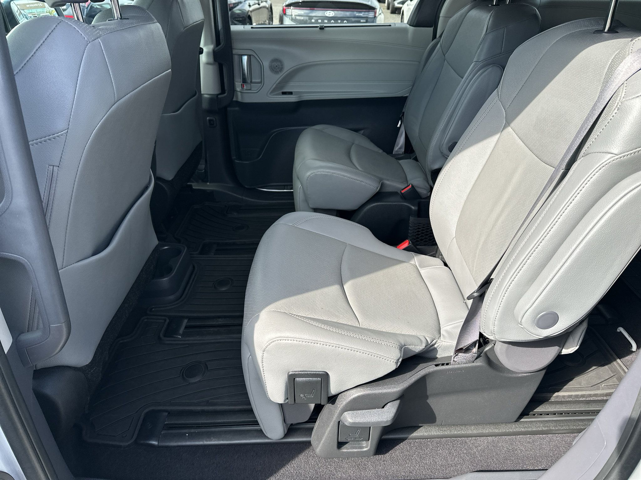 Used 2024 Toyota Sienna Limited AWD/4WD image 12