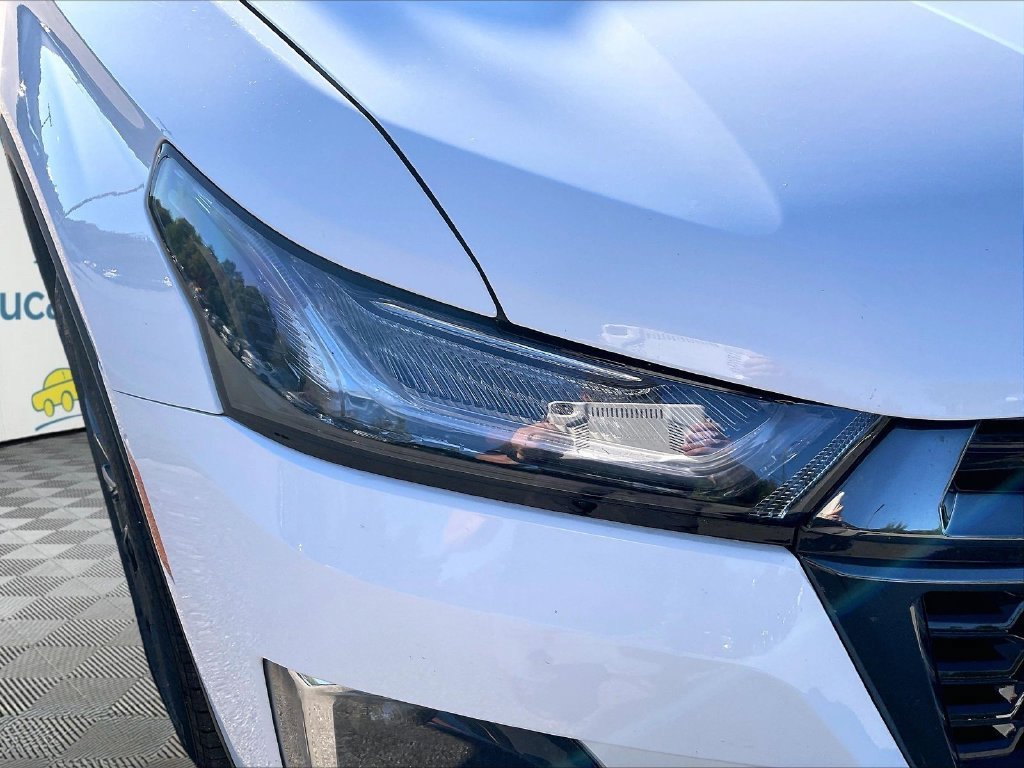 Used 2023 Chevrolet Traverse RS w/ LPO, Floor Liner Package AWD/4WD image 31