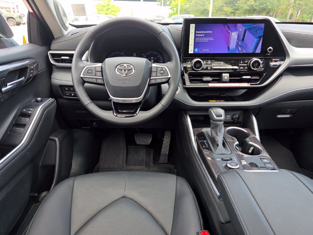 Used 2026 Toyota Highlander Platinum AWD/4WD image 7
