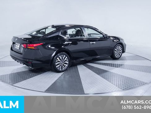 Used 2025 Nissan Altima 2.5 SV FWD image 10