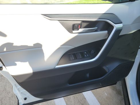 Certified 2025 Toyota RAV4 XLE w/ Convenience Package FWD image 21