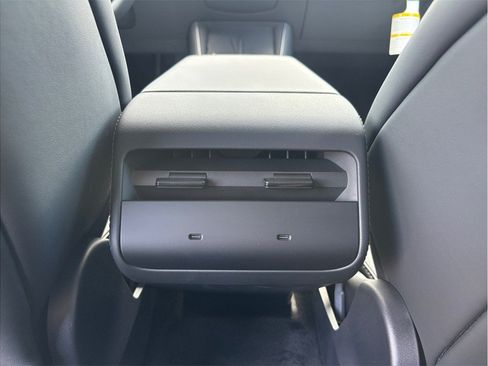 Used 2026 Tesla Model Y 2WD image 32