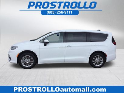 Used 2023 Chrysler Pacifica Touring-L