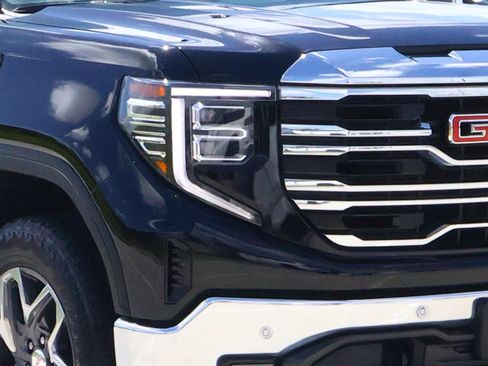 Used 2025 GMC Sierra 1500 SLT AWD/4WD image 7
