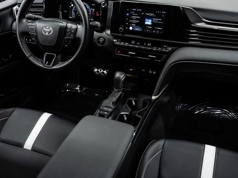 Used 2025 Toyota Camry SE FWD image 27