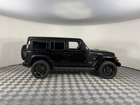 Used 2021 Jeep Wrangler Unlimited Sahara AWD/4WD image 5