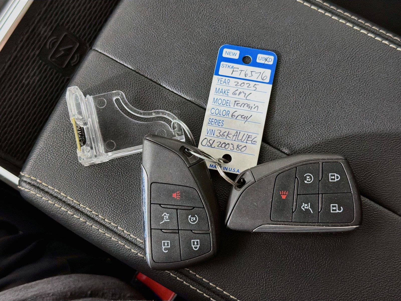 Used 2025 GMC Terrain Elevation w/ Elevation Premium Package AWD/4WD image 4