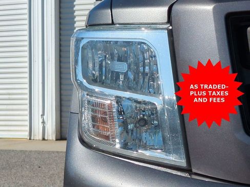 Used 2020 Nissan Titan SV w/ SV Convenience Package image 10