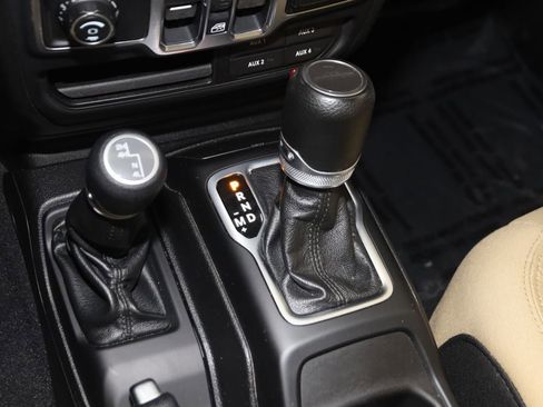 Used 2020 Jeep Gladiator Sport w/ Quick Order Package 24S image 7