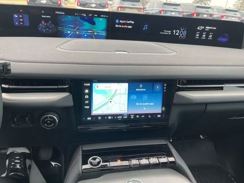 Used 2025 Lincoln Navigator Reserve w/ Jet Appearance Package image 10