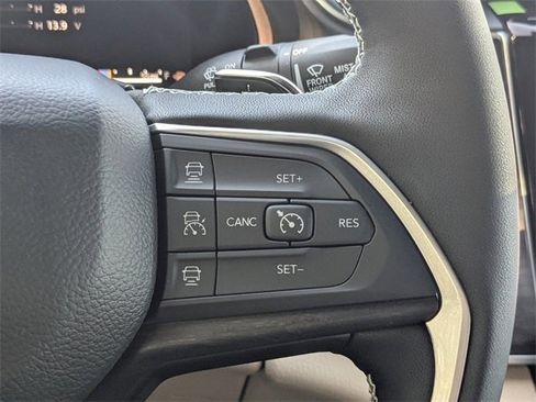 New 2025 Jeep Grand Cherokee Limited image 26