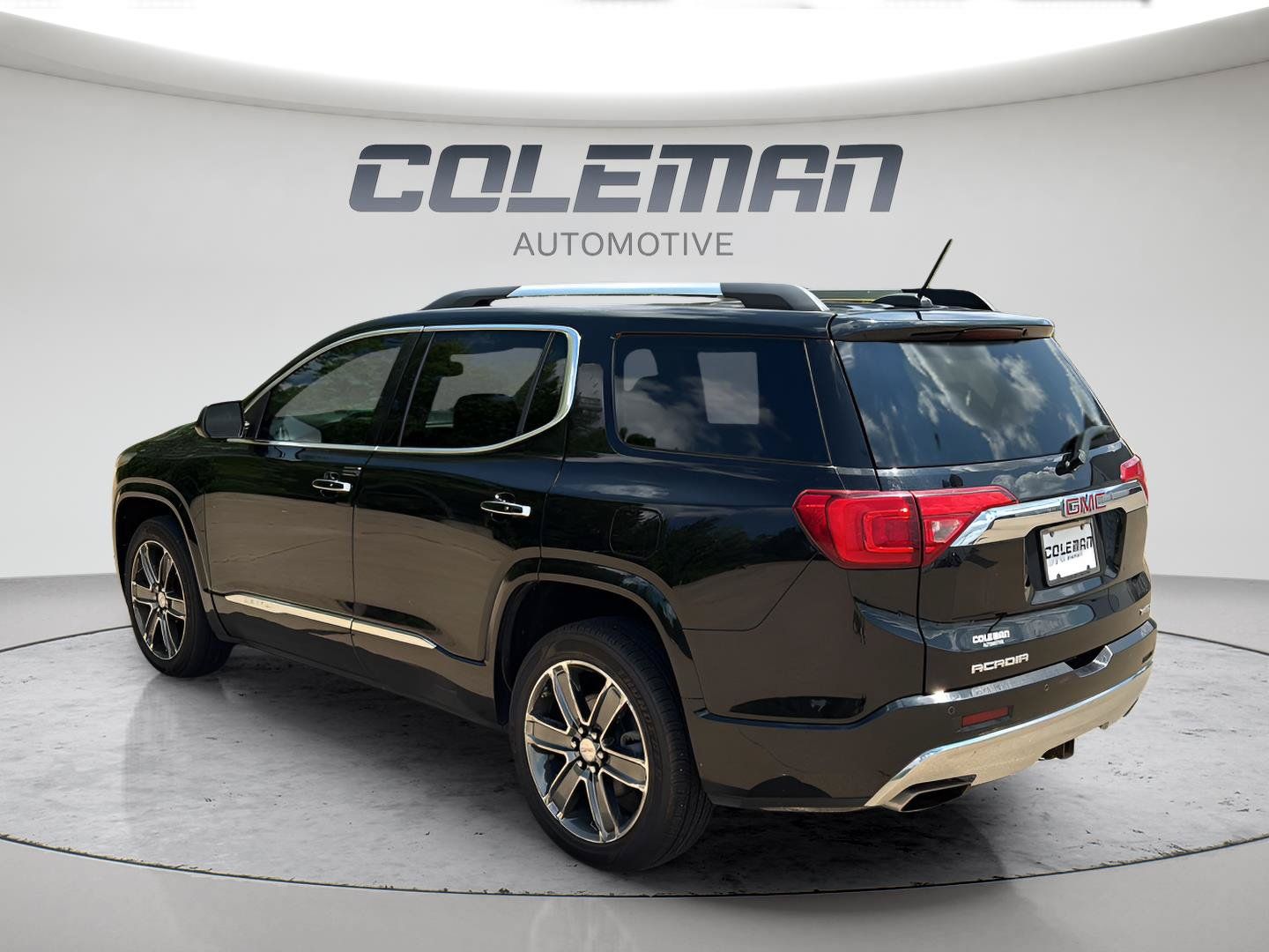 Used 2017 GMC Acadia Denali AWD/4WD image 9