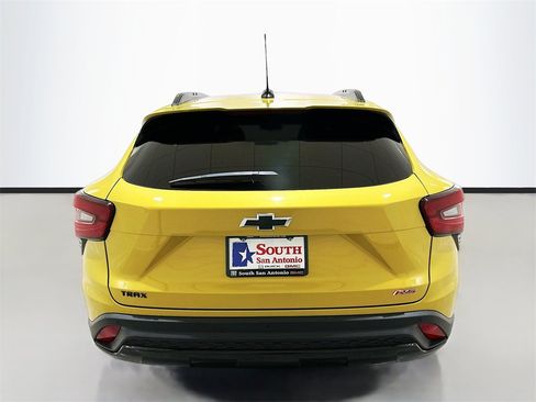 Used 2025 Chevrolet Trax RS w/ Driver Confidence Package image 5