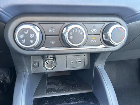 Used 2025 Nissan Versa SV w/ Trunk Package image 30