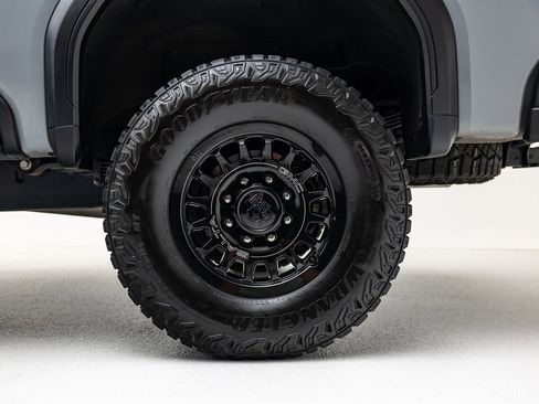 Used 2025 GMC Sierra 2500 AT4X w/ AT4X AEV Edition image 23