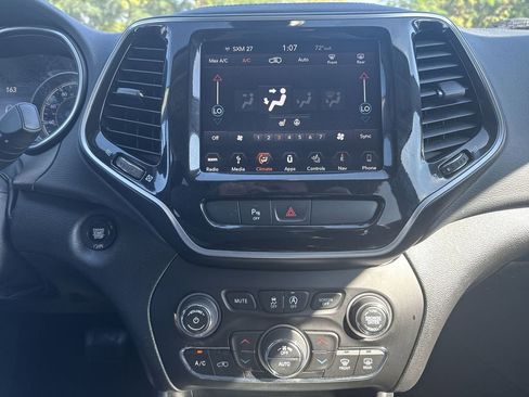Certified 2019 Jeep Cherokee Limited image 17