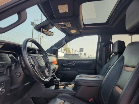 Used 2022 GMC Sierra 1500 AT4 w/ AT4 Premium Package AWD/4WD image 11