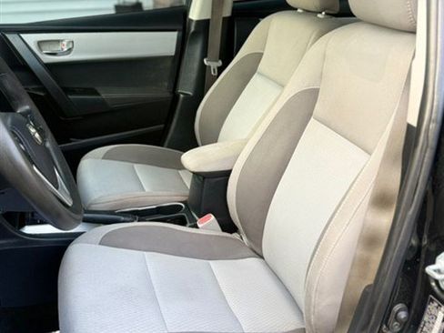 Used 2018 Toyota Corolla LE FWD image 17