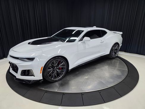 Used 2021 Chevrolet Camaro ZL1 RWD image 11