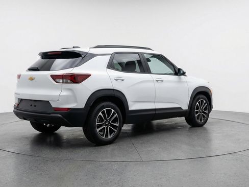 Used 2025 Chevrolet TrailBlazer LT image 9