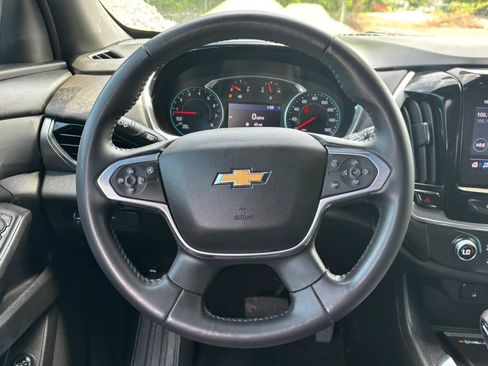 Used 2022 Chevrolet Traverse LT FWD image 29