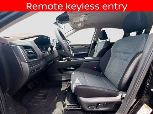 Used 2023 Nissan Rogue SV FWD image 19