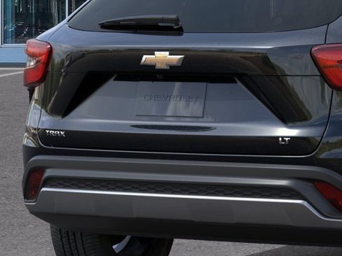 New 2026 Chevrolet Trax LT w/ LT Convenience Package FWD image 14