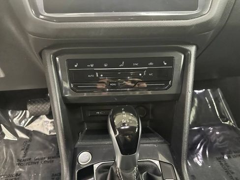 Used 2023 Volkswagen Tiguan SE AWD/4WD image 6