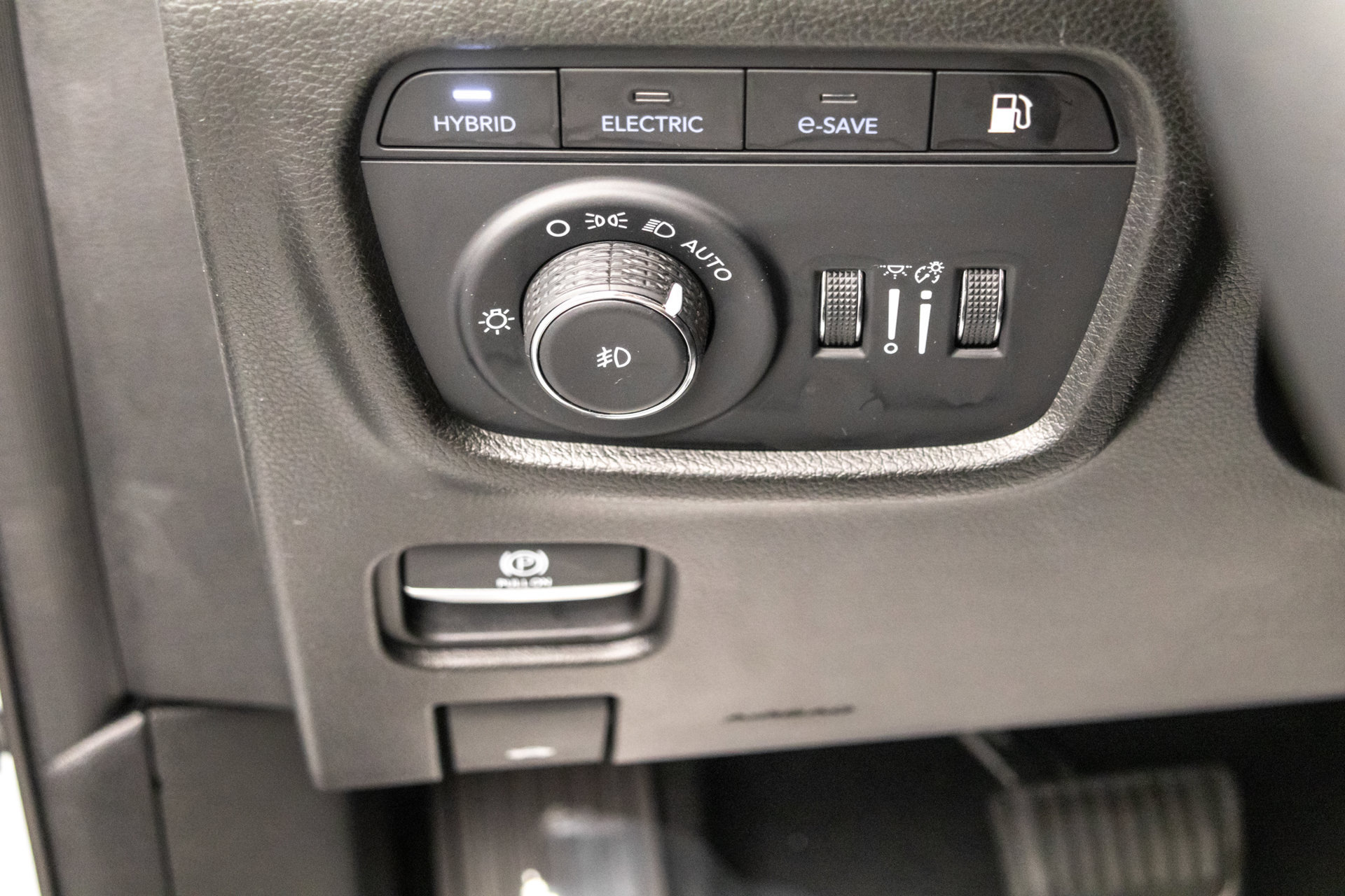 Used 2022 Jeep Grand Cherokee Overland w/ Advanced Protech Group III AWD/4WD image 19
